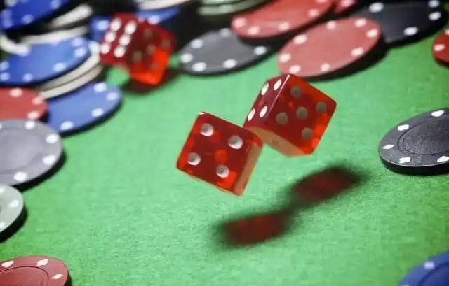 Casino ဂိမ်းစားပွဲပေါ် ကတ်များနှင့် ကောင်တာများ